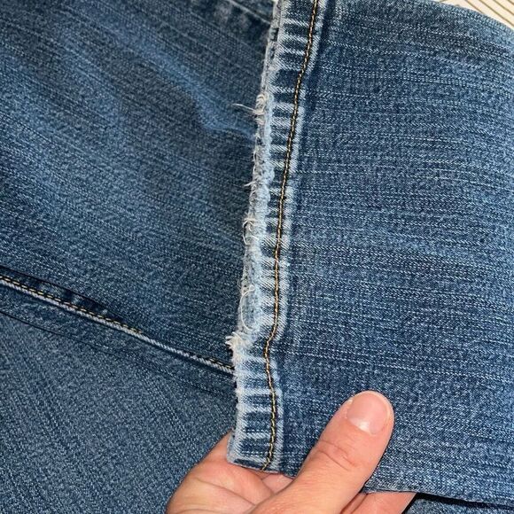 Levi's Womens Size 6 Jeans Blue Faded Cotton Blend Relaxed Fit Bootcut - Picture 8 of 11